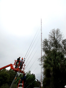 Contrôle des haubans sur une antenne avec tensiomètre HF 36-2