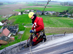 Contrôle des haubans sur une petite antenne a l'aide d'un tensiomètre HF 37-1