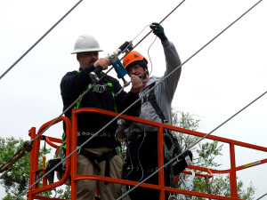 Contrôle des haubans sur une tour de communication